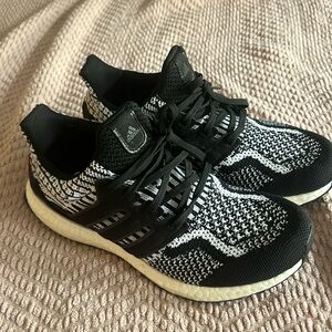 Adida UltraBoost black white